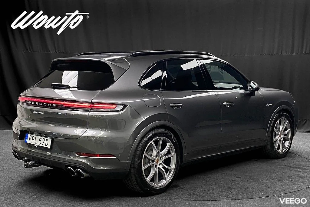 Porsche Cayenne E-Hybrid 470HK /P-Display /Pano /Matrix /18-Vägs /Spec 346kW