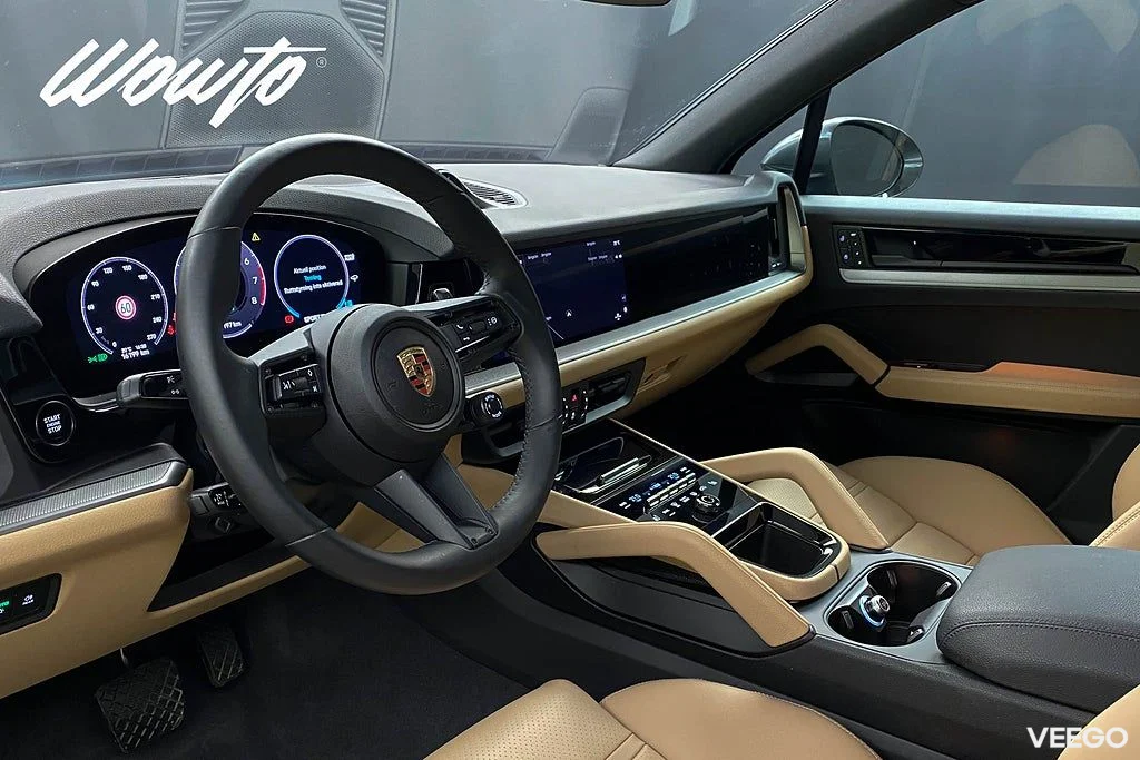 Porsche Cayenne E-Hybrid 470HK /P-Display /Pano /Matrix /18-Vägs /Spec 346kW