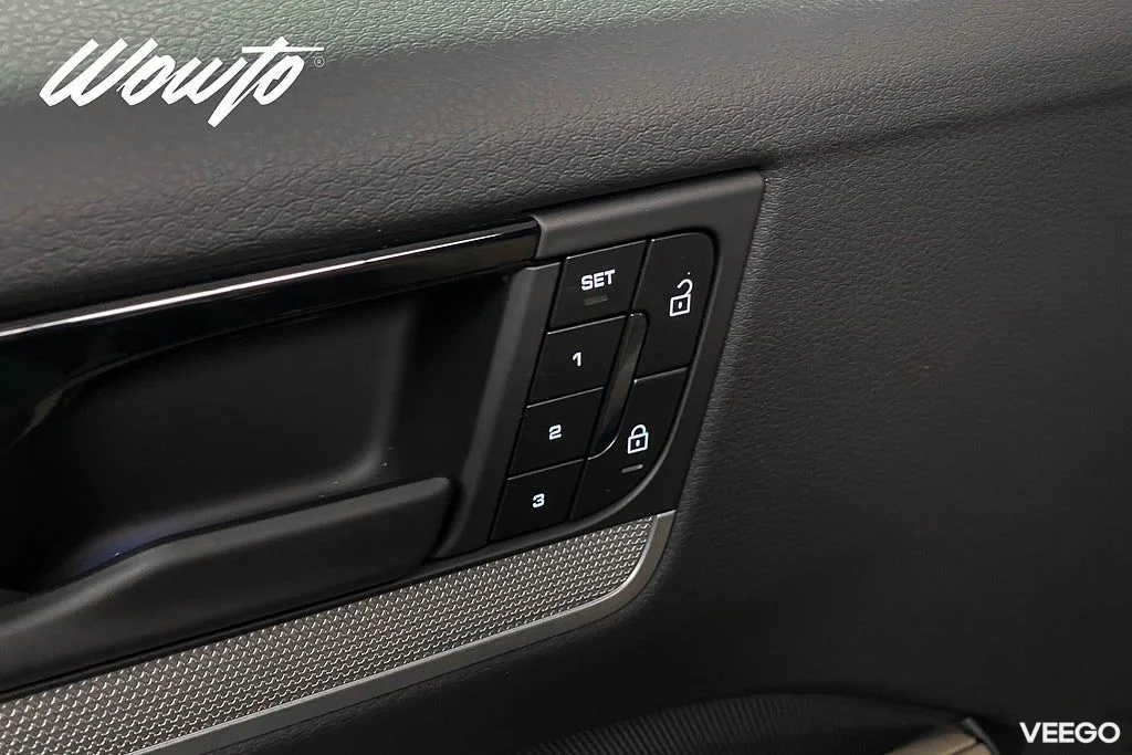 Porsche Cayenne E-Hybrid 470HK /P-Display /Pano /Matrix /18-Vägs /Spec 346kW