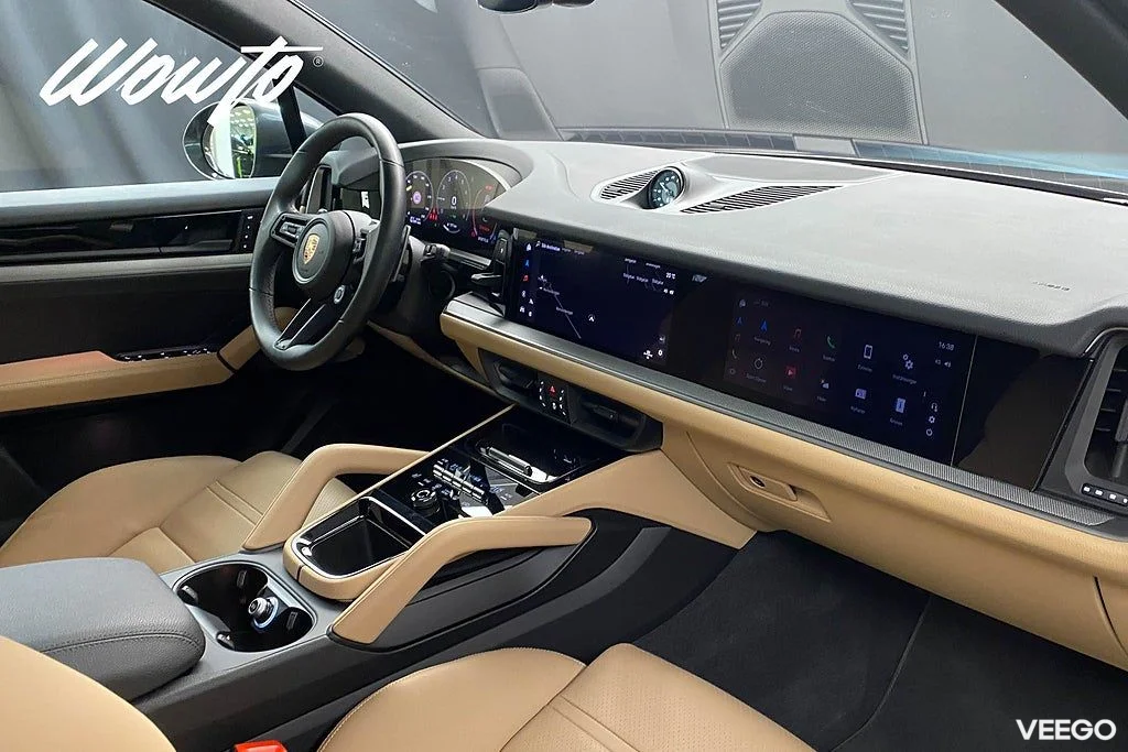 Porsche Cayenne E-Hybrid 470HK /P-Display /Pano /Matrix /18-Vägs /Spec 346kW