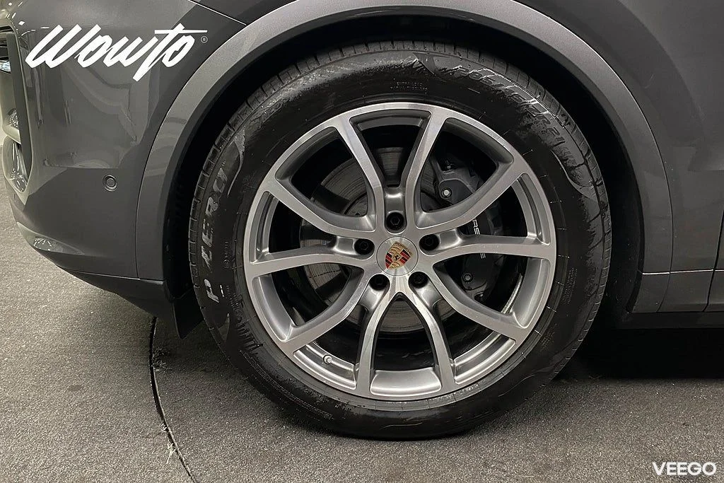Porsche Cayenne E-Hybrid 470HK /P-Display /Pano /Matrix /18-Vägs /Spec 346kW