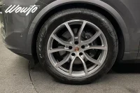 Porsche Cayenne E-Hybrid 470HK /P-Display /Pano /Matrix /18-Vägs /Spec 346kW thumbnail