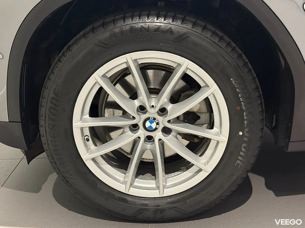 BMW X3 xDrive20d Värmare Drive Assist Tonade Rutor 18" Rattv. 0kW