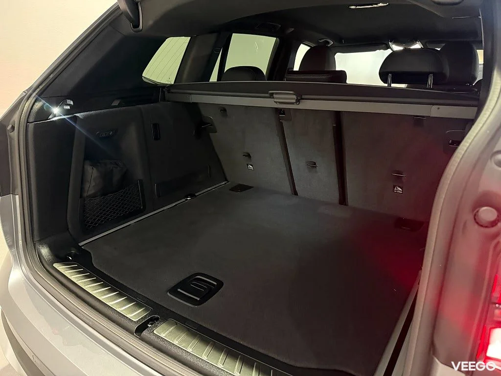 BMW X3 xDrive20d Värmare Drive Assist Tonade Rutor 18" Rattv. 0kW