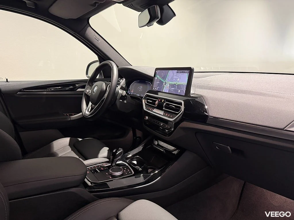 BMW X3 xDrive20d Värmare Drive Assist Tonade Rutor 18" Rattv. 0kW
