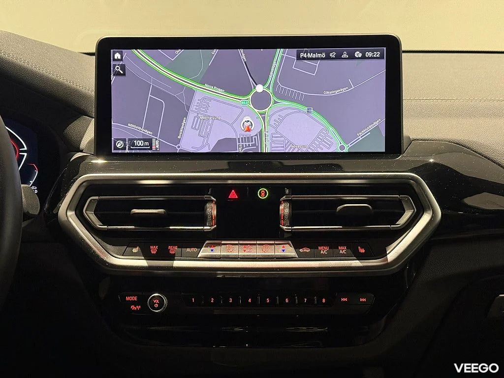 BMW X3 xDrive20d Värmare Drive Assist Tonade Rutor 18" Rattv. 0kW
