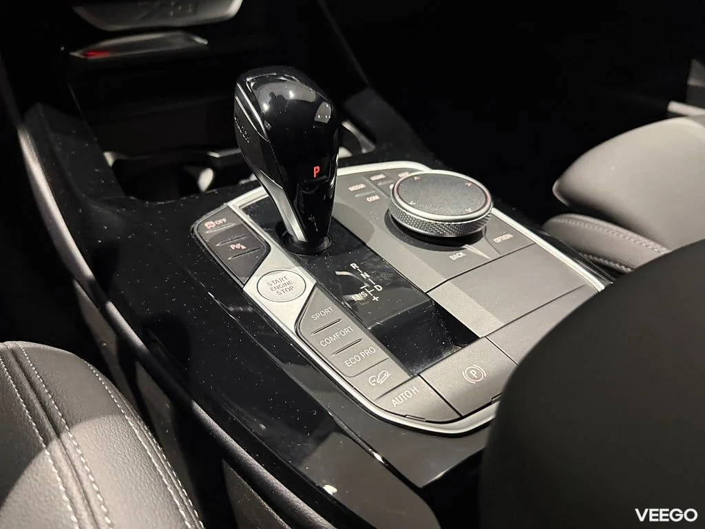 BMW X3 xDrive20d Värmare Drive Assist Tonade Rutor 18" Rattv. 0kW
