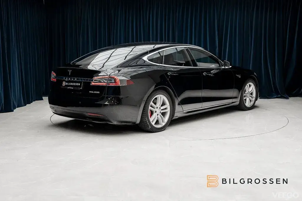 Tesla Model S Performance 761hk Uppgr AP Summon P-Värm Pano 560kW