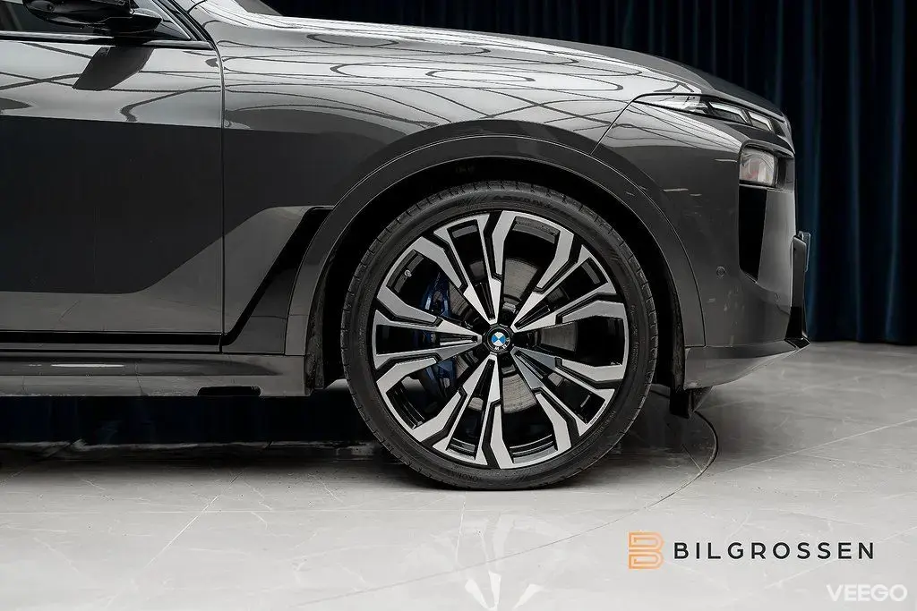 BMW X7 M60i xDrive M Sport Pro Executive SkyLounge B&W 390kW