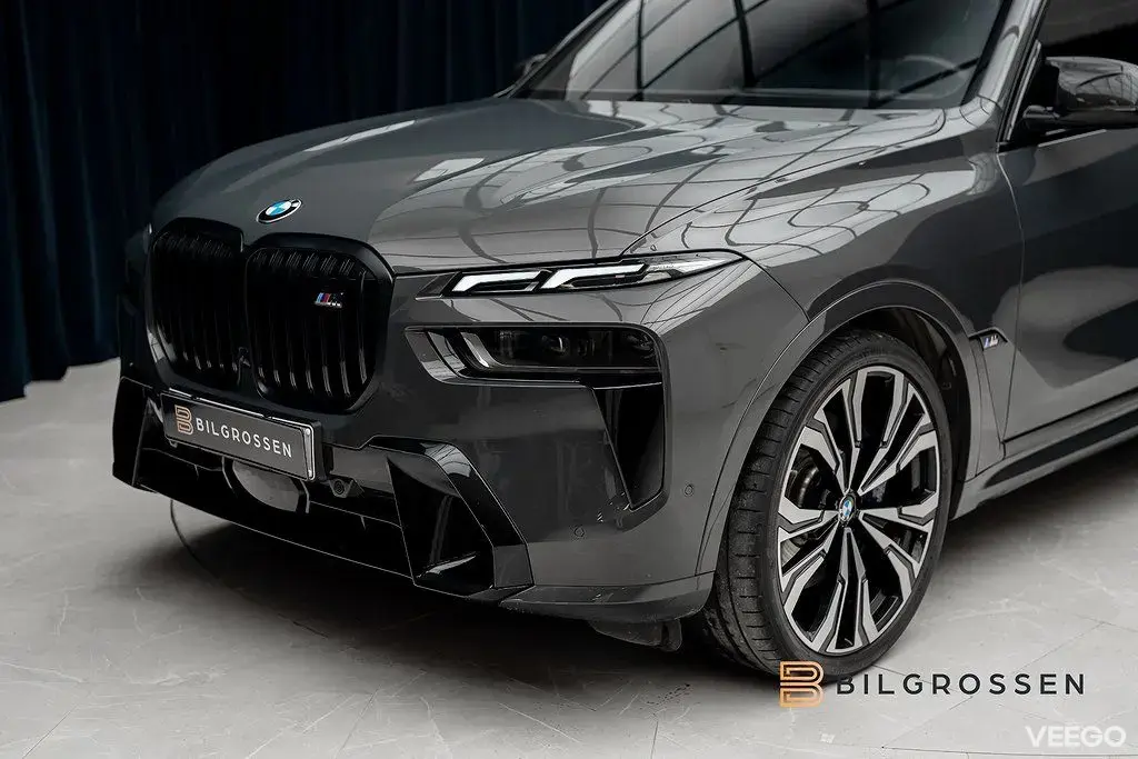 BMW X7 M60i xDrive M Sport Pro Executive SkyLounge B&W 390kW