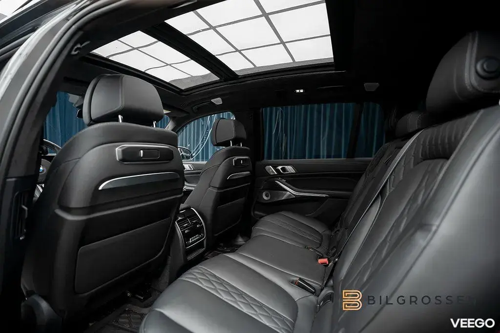 BMW X7 M60i xDrive M Sport Pro Executive SkyLounge B&W 390kW