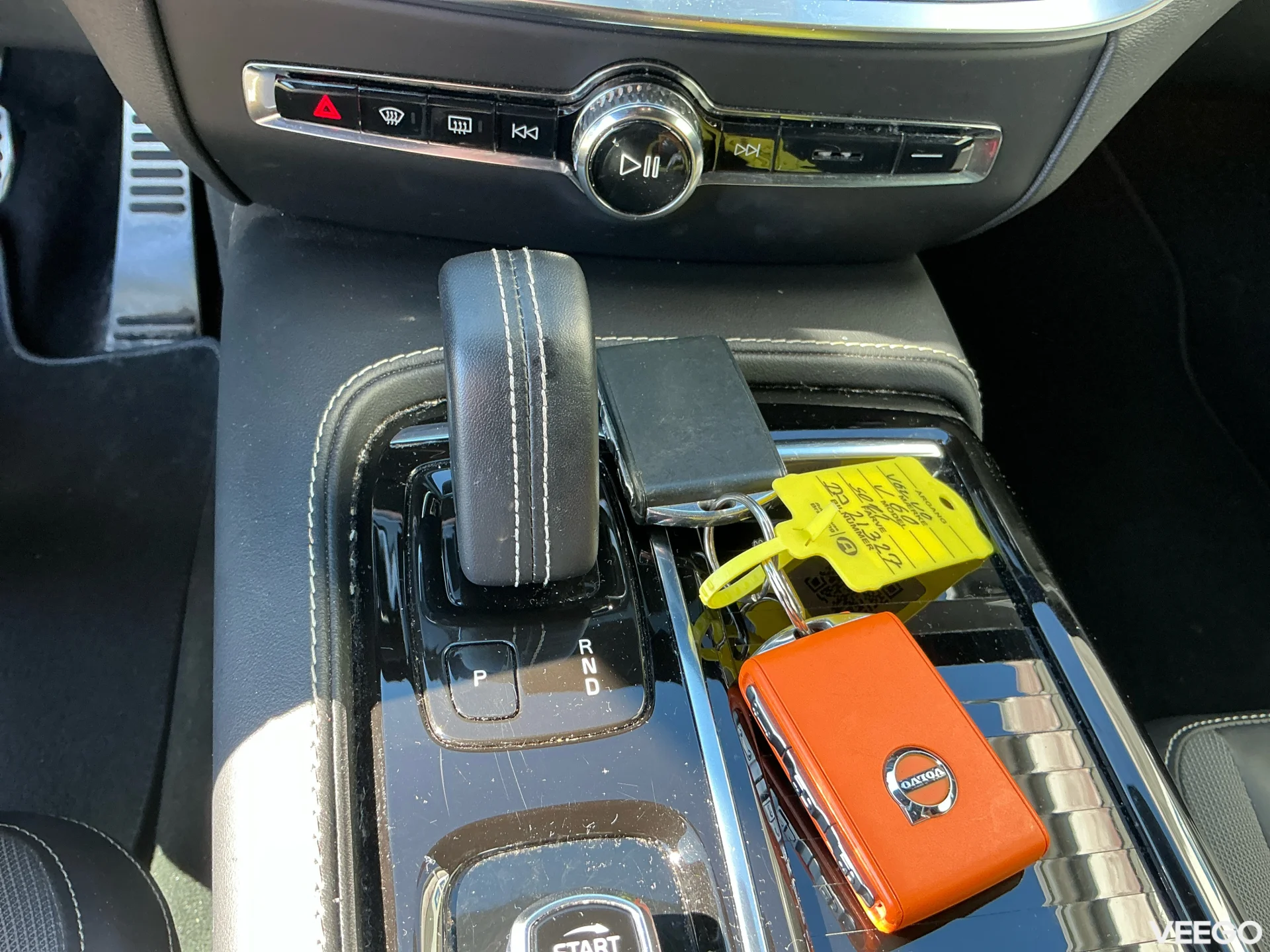 Volvo V60 T6 R-Design Recharge AWD 252kW