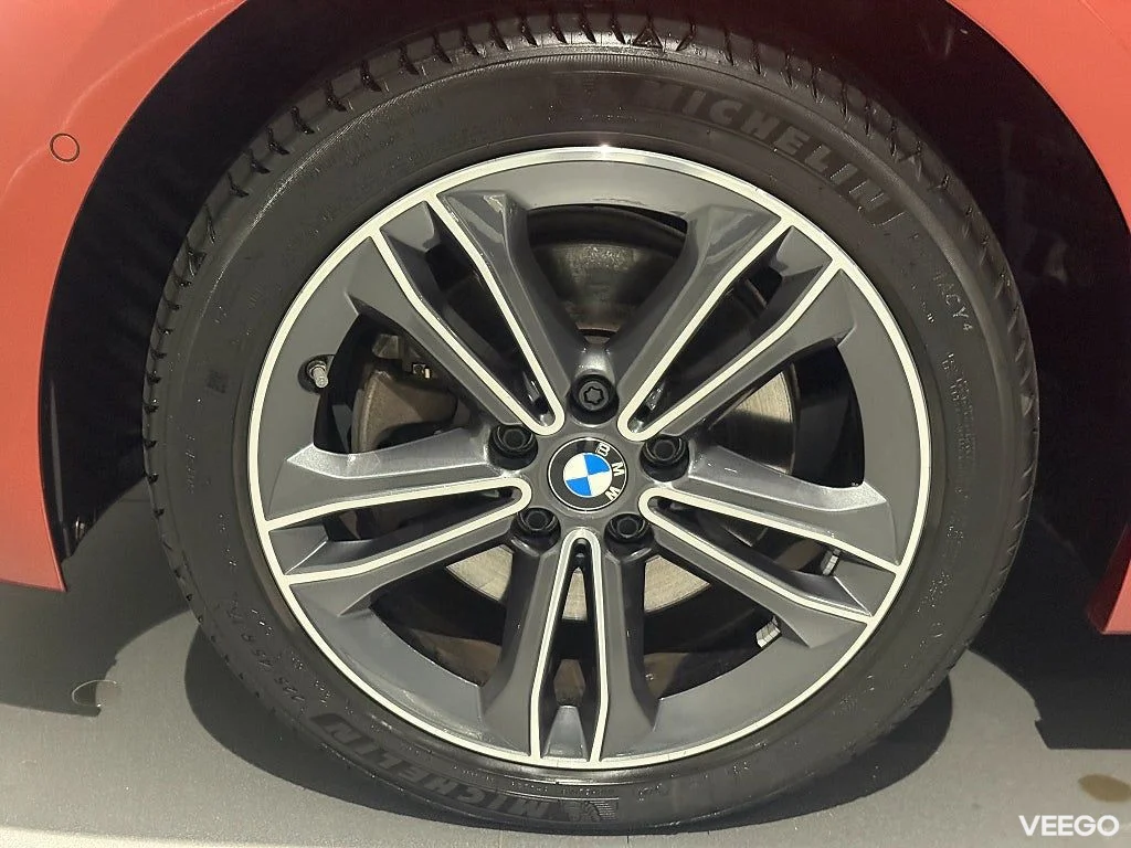 BMW 118 i Sport Line Aut Navi Harman/Kardon Backkamera PDC 17" 100kW