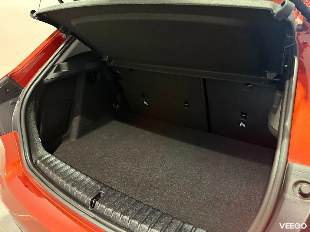 BMW 118 i Sport Line Aut Navi Harman/Kardon Backkamera PDC 17" 100kW
