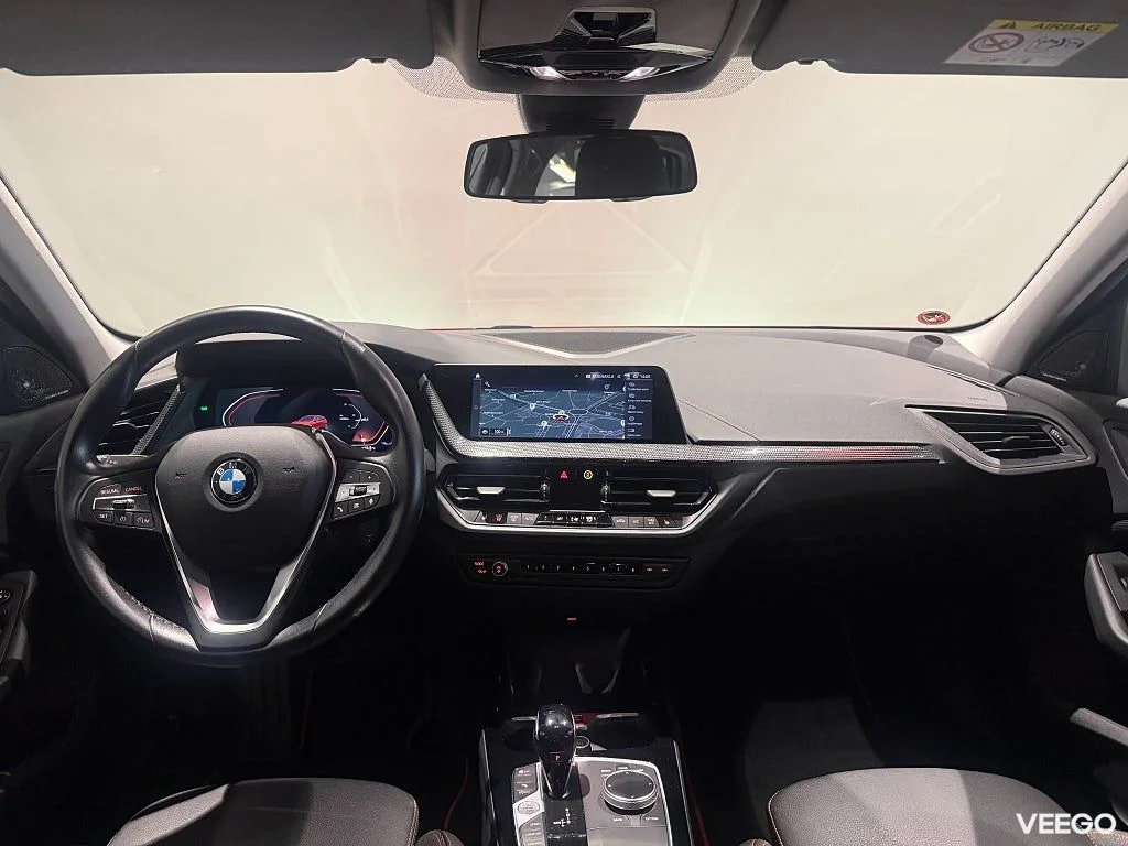 BMW 118 i Sport Line Aut Navi Harman/Kardon Backkamera PDC 17" 100kW