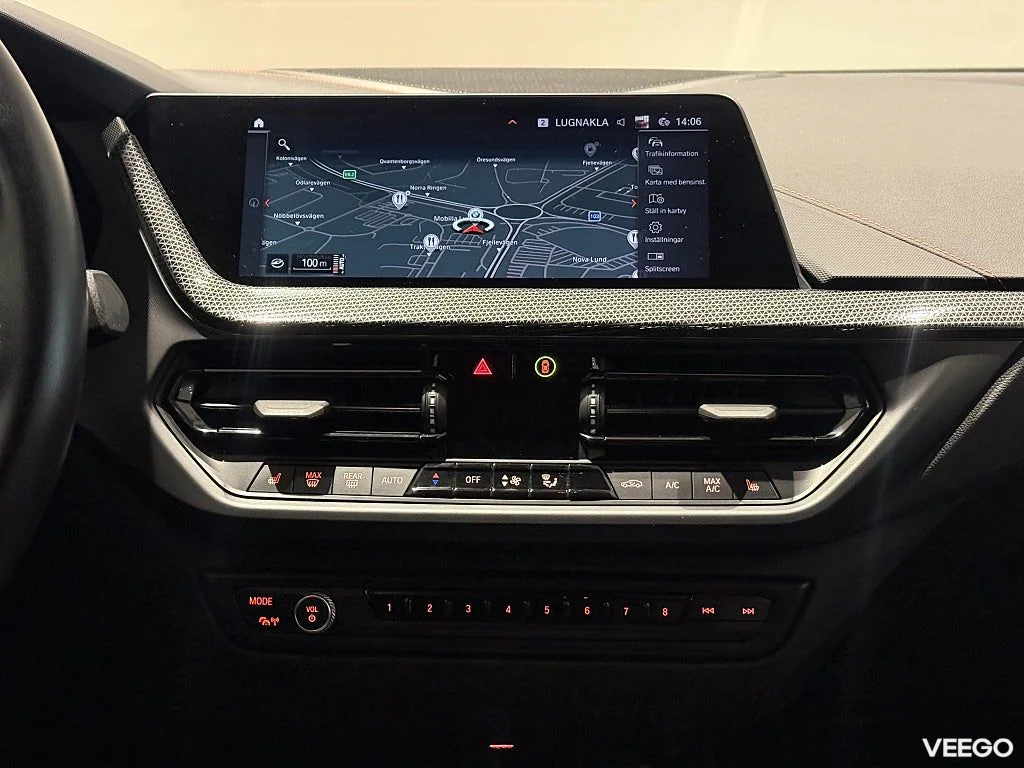 BMW 118 i Sport Line Aut Navi Harman/Kardon Backkamera PDC 17" 100kW