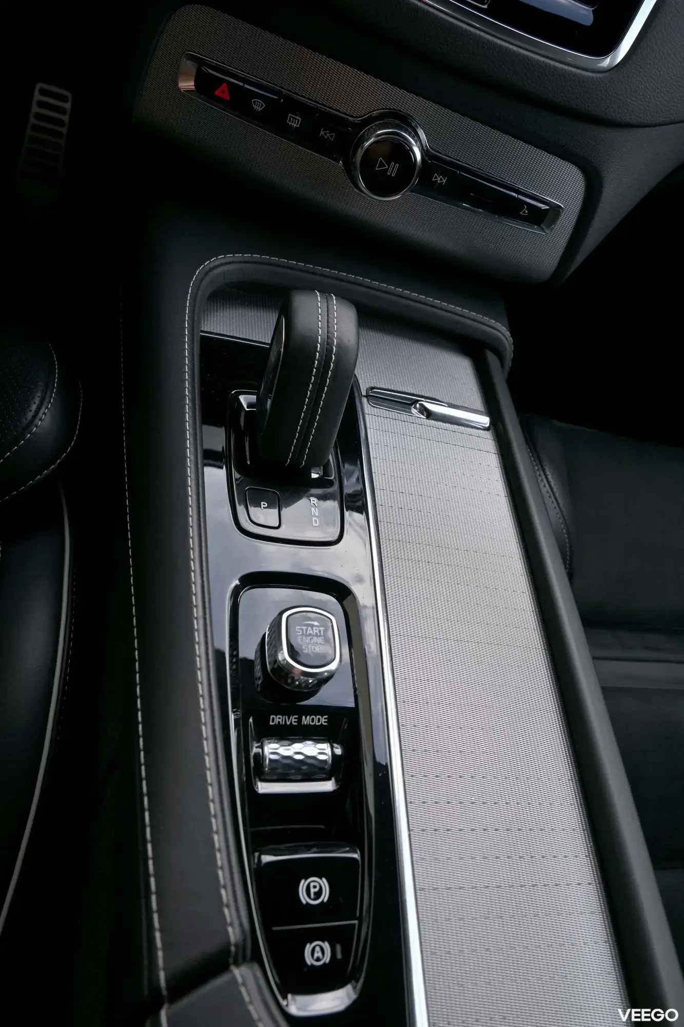 Volvo XC90 T8 TWIN ENGINE AWD R-DESIGN RECHARGE INTELLI SAFE 2 288kW