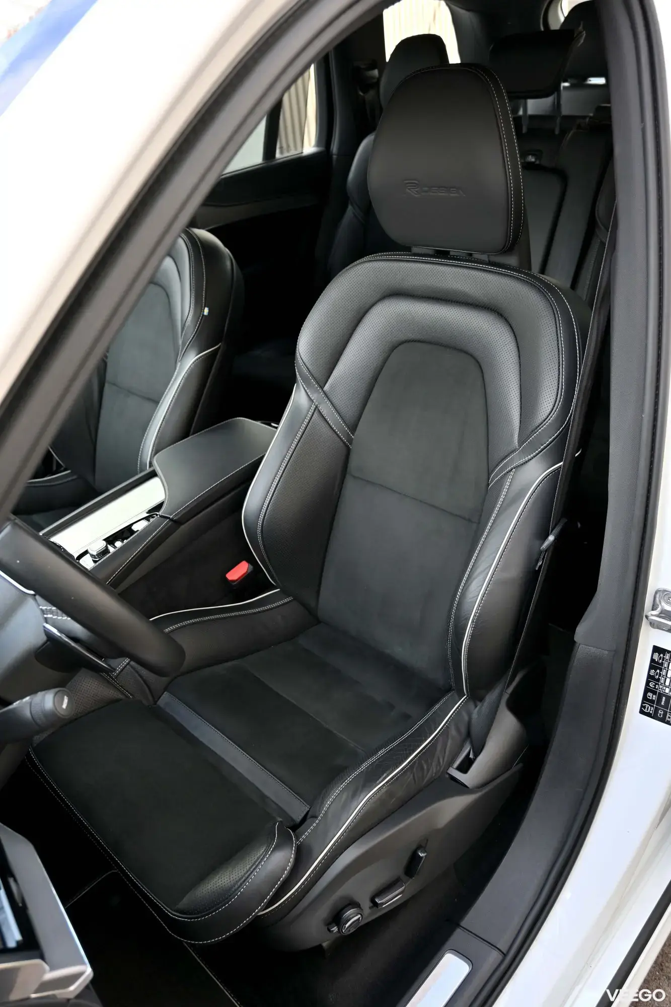 Volvo XC90 T8 TWIN ENGINE AWD R-DESIGN RECHARGE INTELLI SAFE 2 288kW