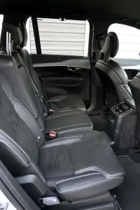 Volvo XC90 T8 TWIN ENGINE AWD R-DESIGN RECHARGE INTELLI SAFE 2 288kW thumbnail