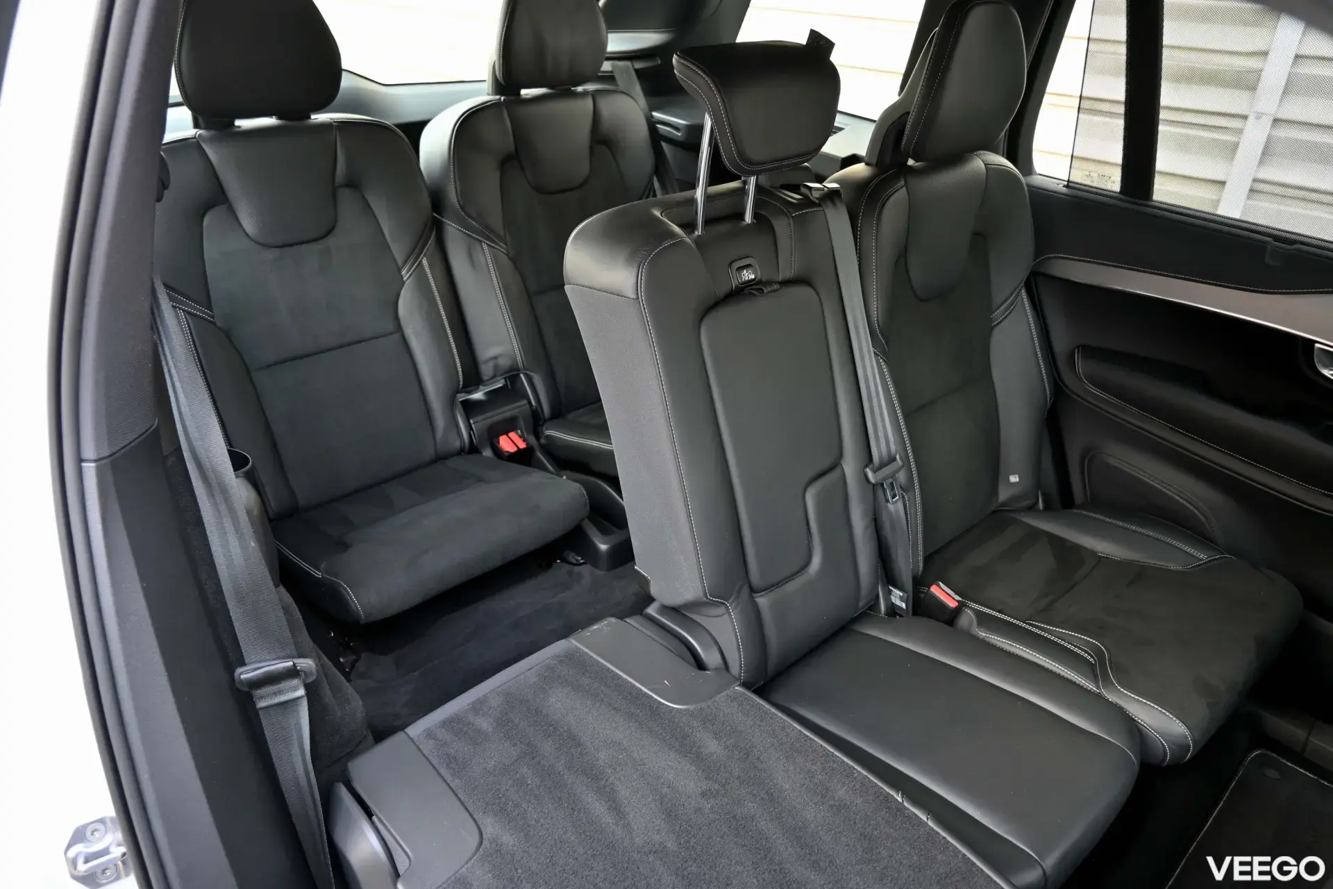 Volvo XC90 T8 TWIN ENGINE AWD R-DESIGN RECHARGE INTELLI SAFE 2 288kW