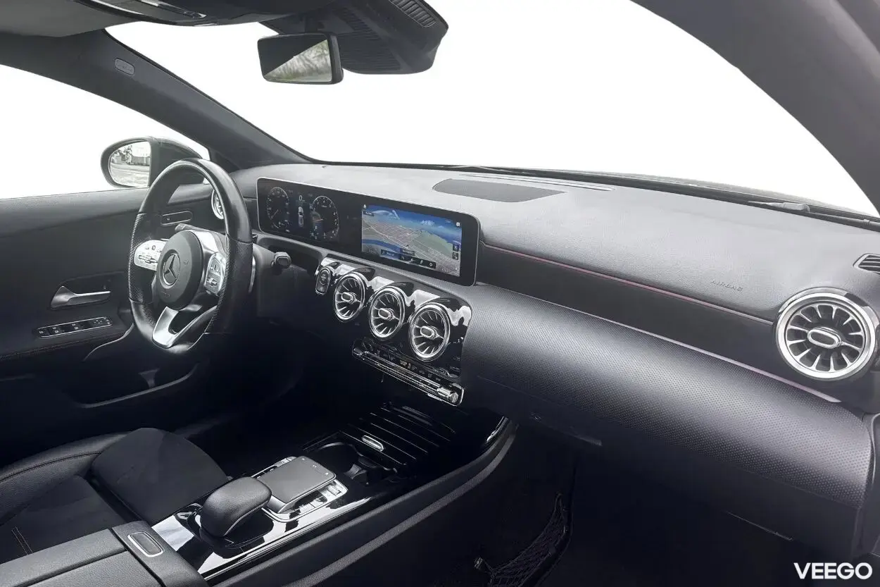 Mercedes-Benz A220 4Matic AMG night pakett 2 140kW