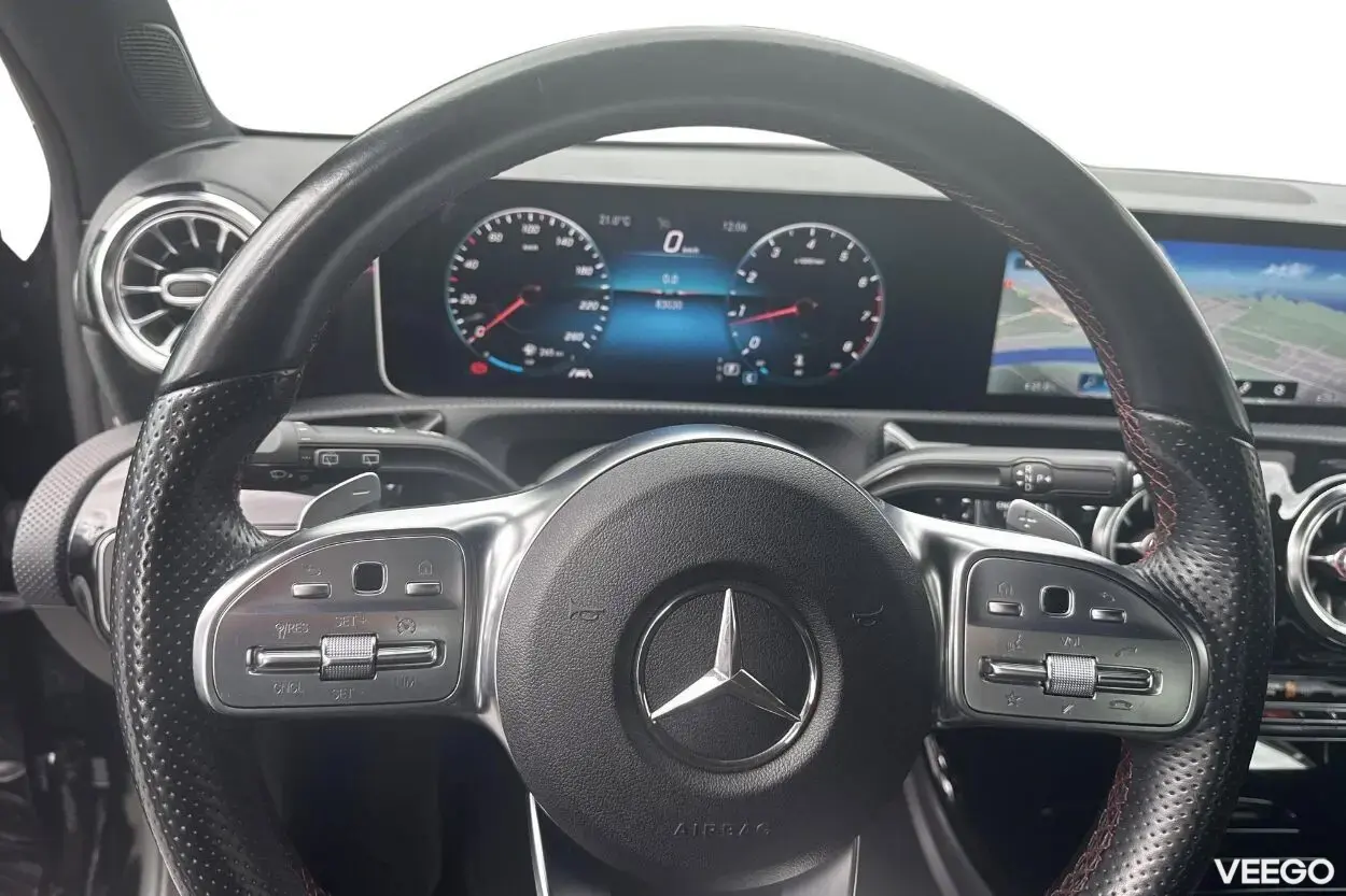 Mercedes-Benz A220 4Matic AMG night pakett 2 140kW