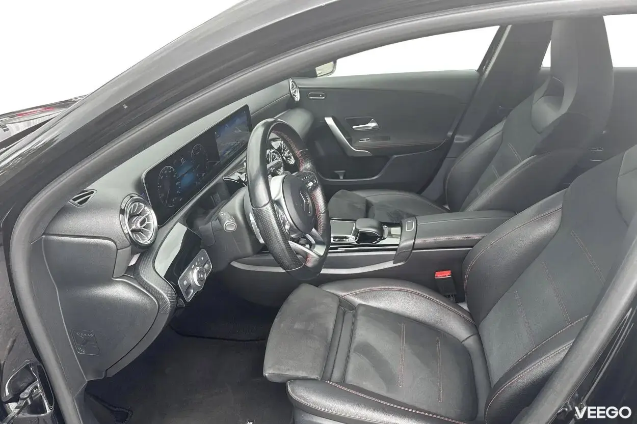 Mercedes-Benz A220 4Matic AMG night pakett 2 140kW