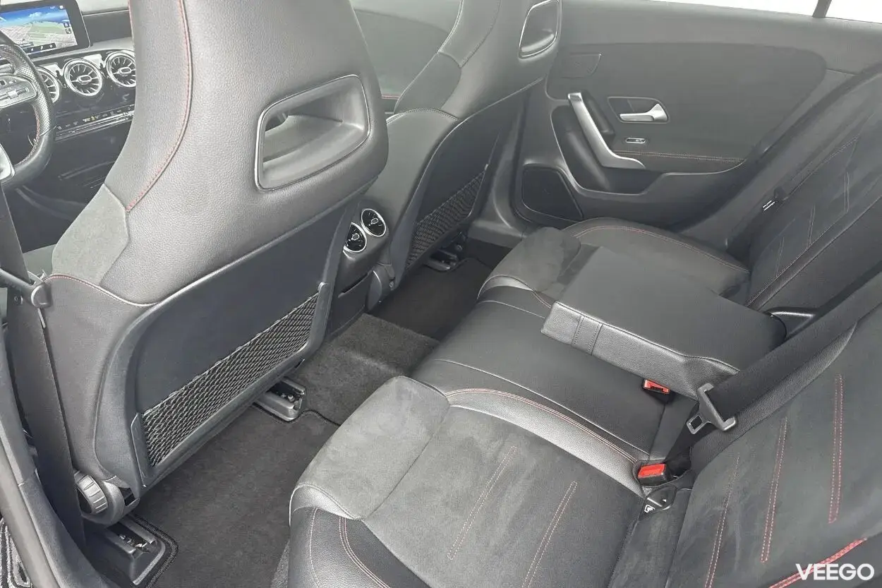 Mercedes-Benz A220 4Matic AMG night pakett 2 140kW