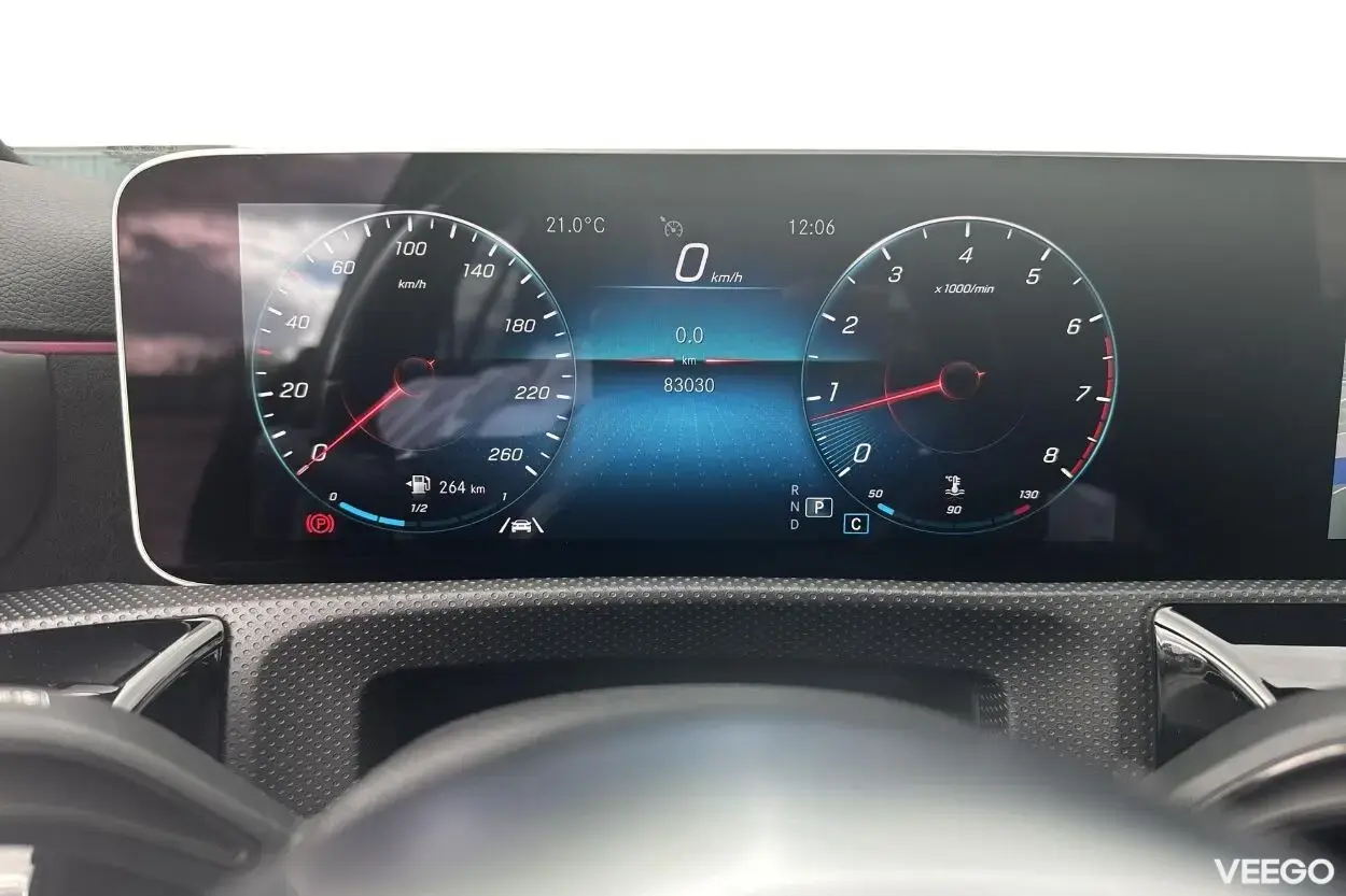 Mercedes-Benz A220 4Matic AMG night pakett 2 140kW