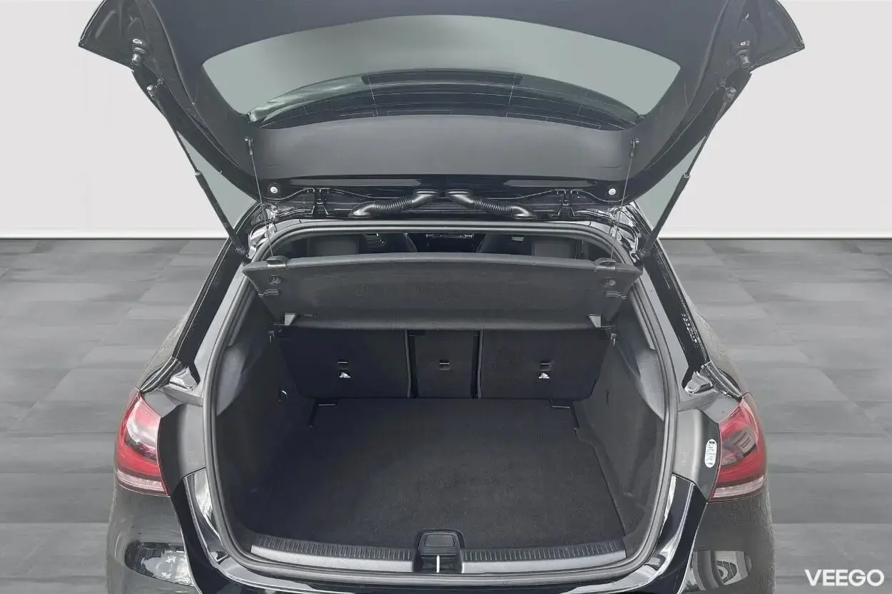 Mercedes-Benz A220 4Matic AMG night pakett 2 140kW