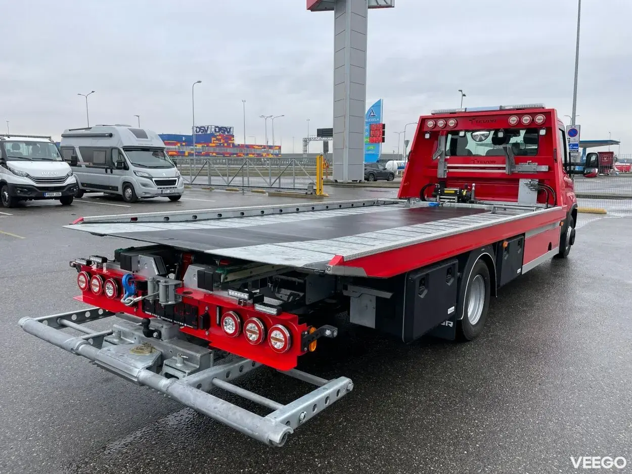 Iveco Daily  70C18H/P Tevor puksiirauto 3 129kW