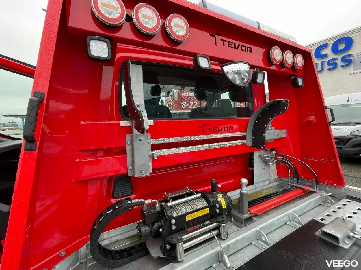 Iveco Daily  70C18H/P Tevor puksiirauto 3 129kW