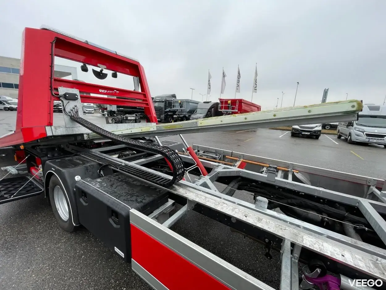 Iveco Daily  70C18H/P Tevor puksiirauto 3 129kW