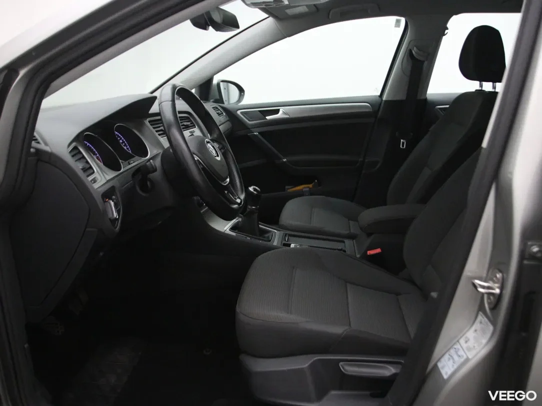 Volkswagen Golf 1.6 81kW