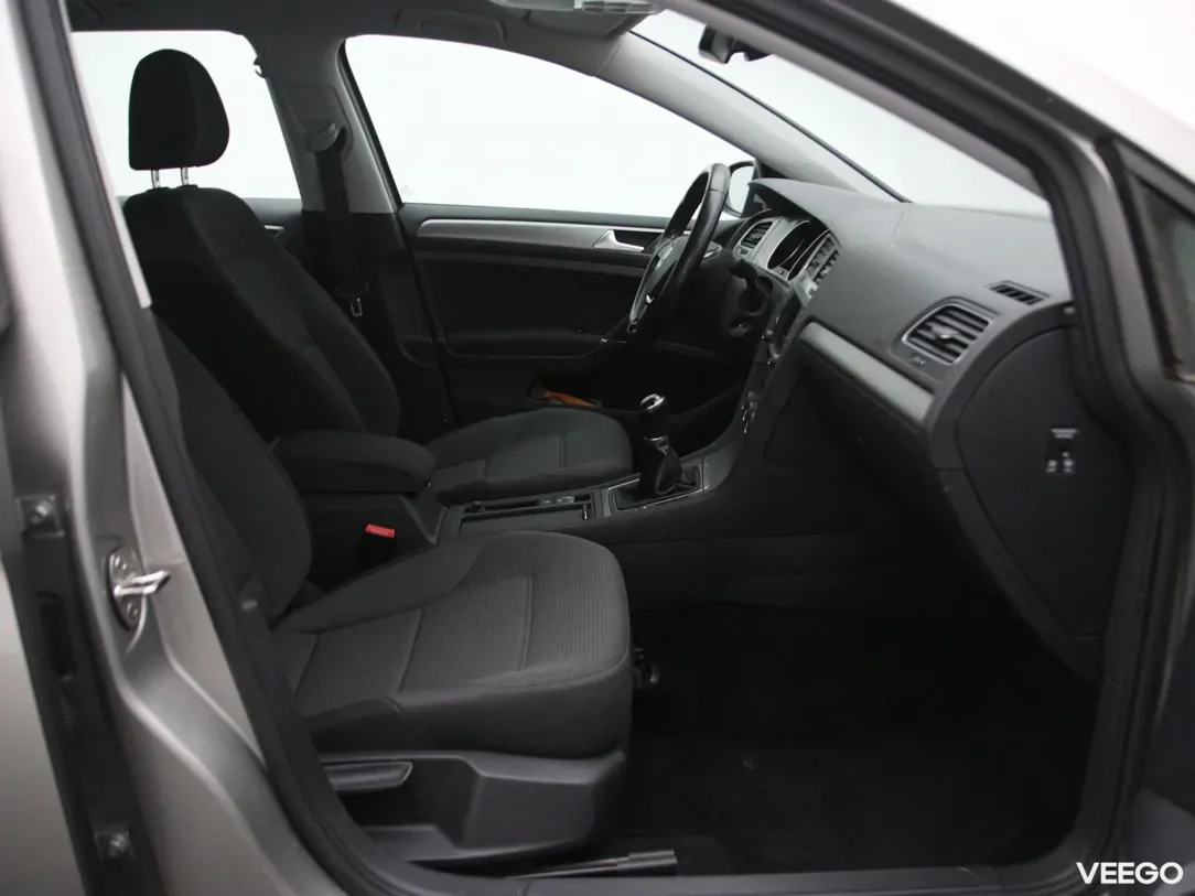 Volkswagen Golf 1.6 81kW