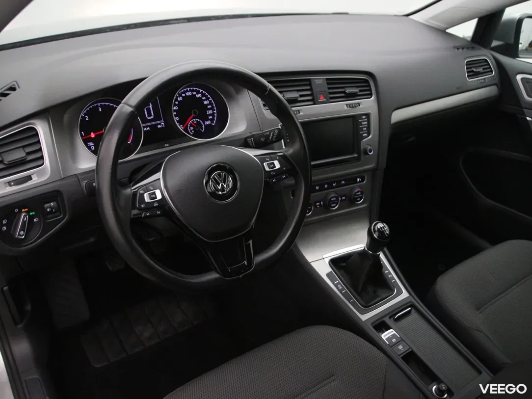 Volkswagen Golf 1.6 81kW