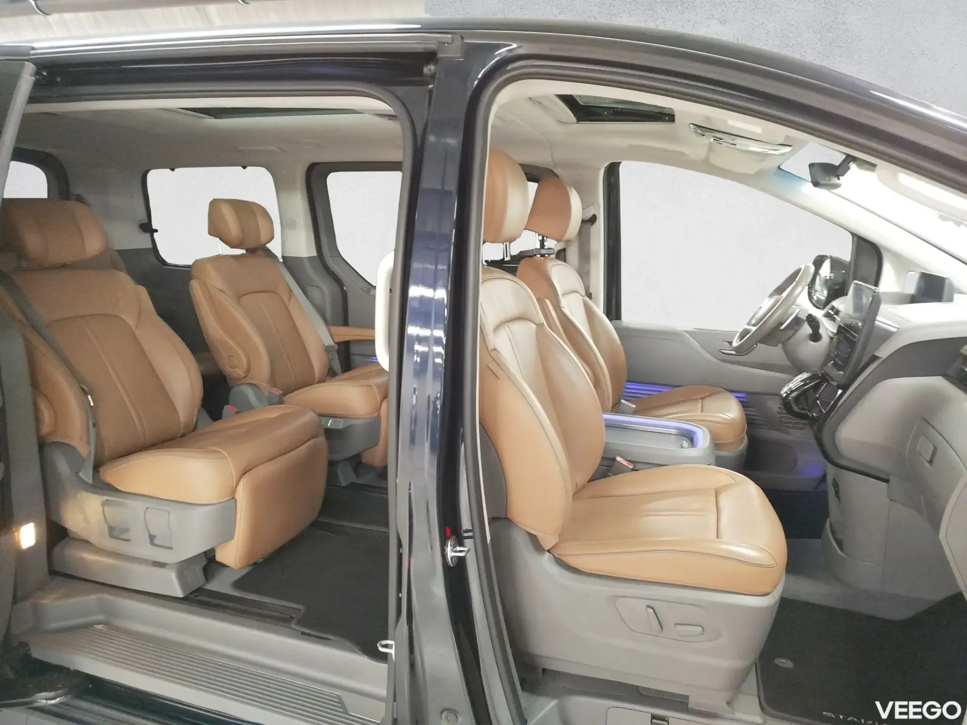 Hyundai STARIA PREMIUM 7-sitzer 8 AT 4WD Signature 130kW