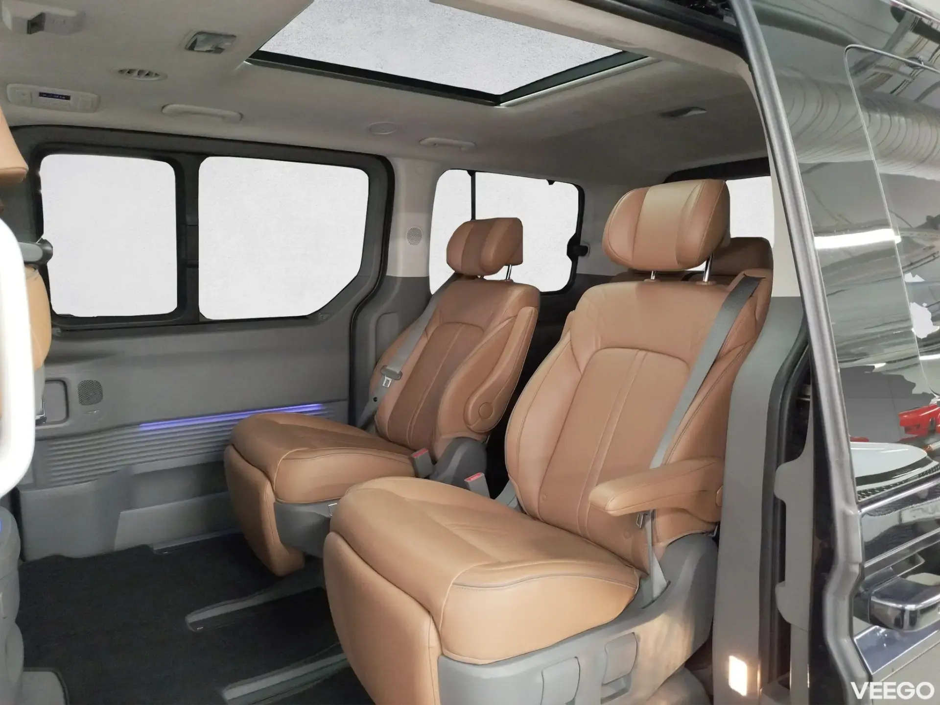 Hyundai STARIA PREMIUM 7-sitzer 8 AT 4WD Signature 130kW