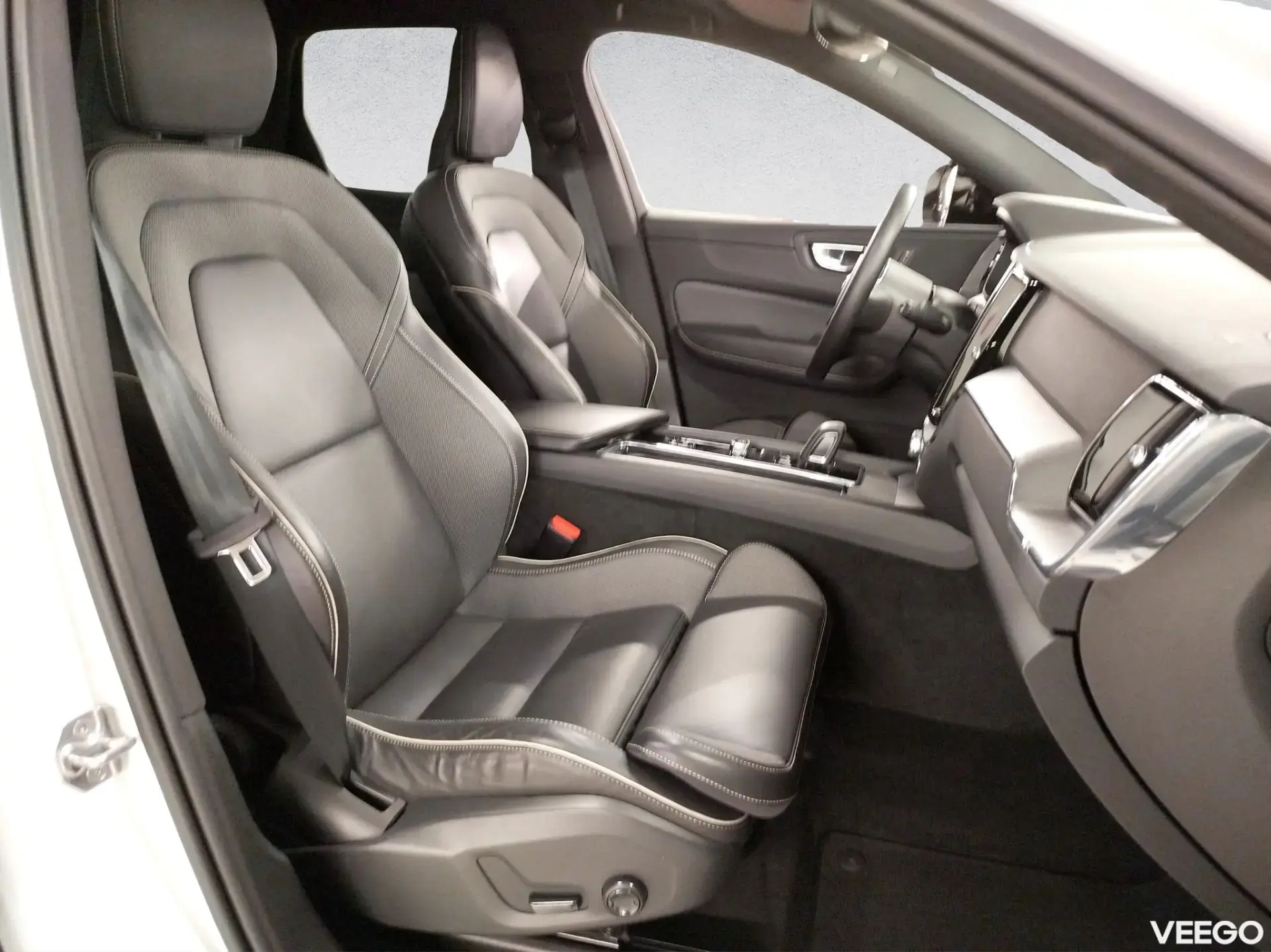 Volvo XC60 B4 R-Design 2 145kW
