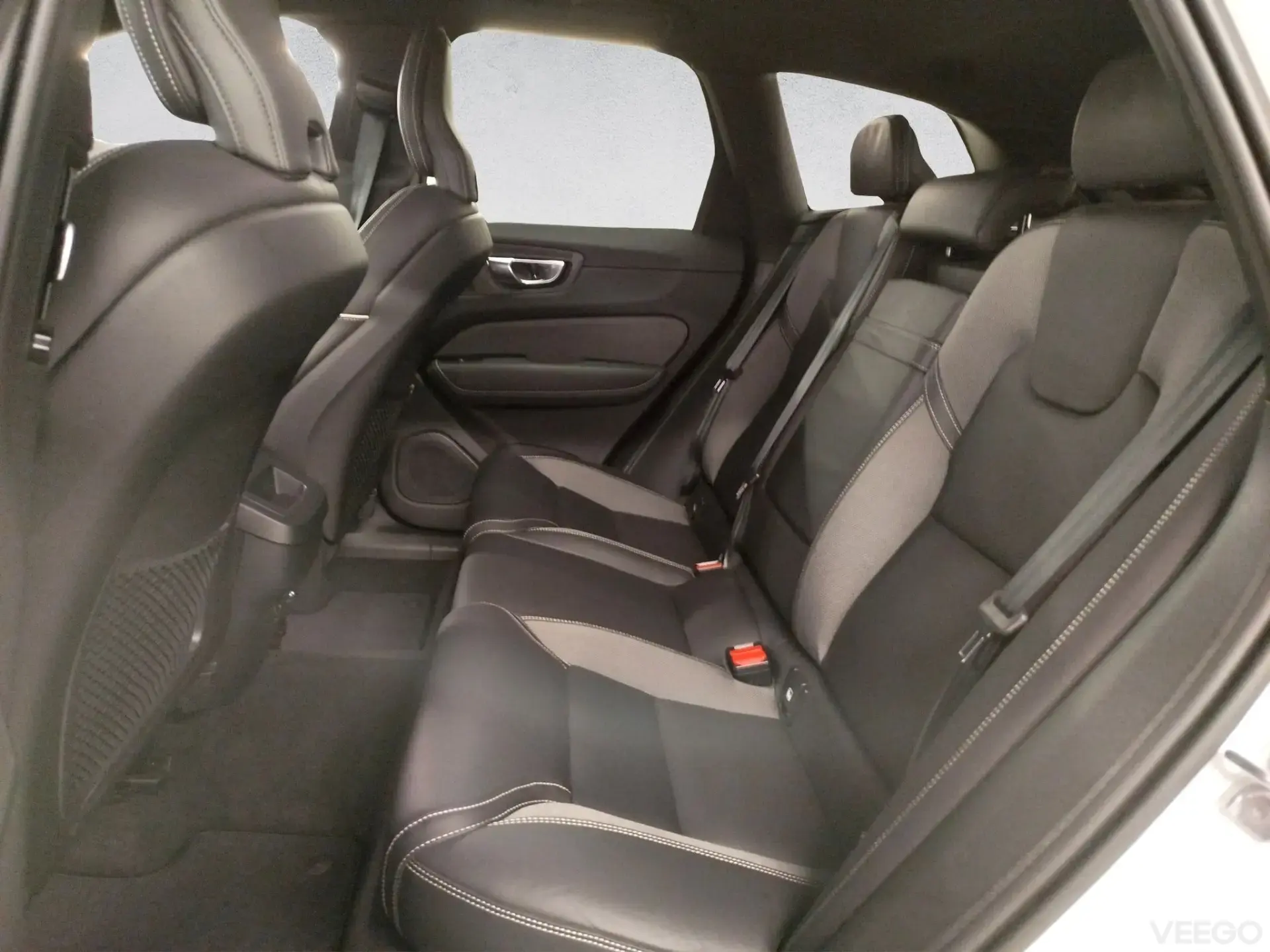 Volvo XC60 B4 R-Design 2 145kW