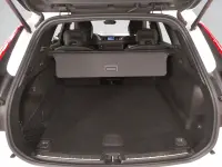 Volvo XC60 B4 R-Design 2 145kW thumbnail