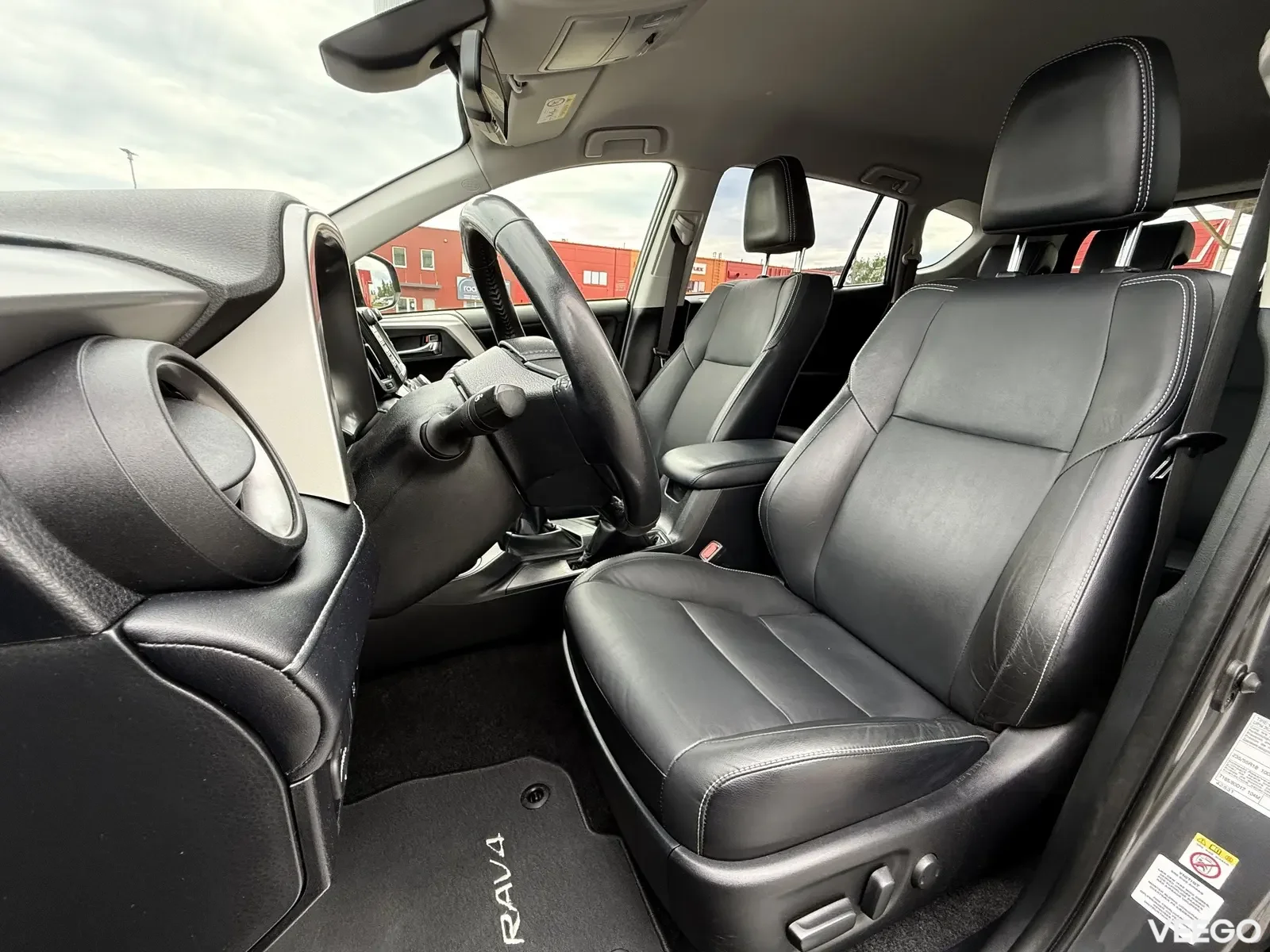 Toyota RAV4 Premium Plus 4x2 Facelift 2 105kW