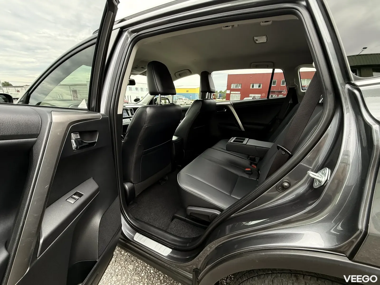 Toyota RAV4 Premium Plus 4x2 Facelift 2 105kW