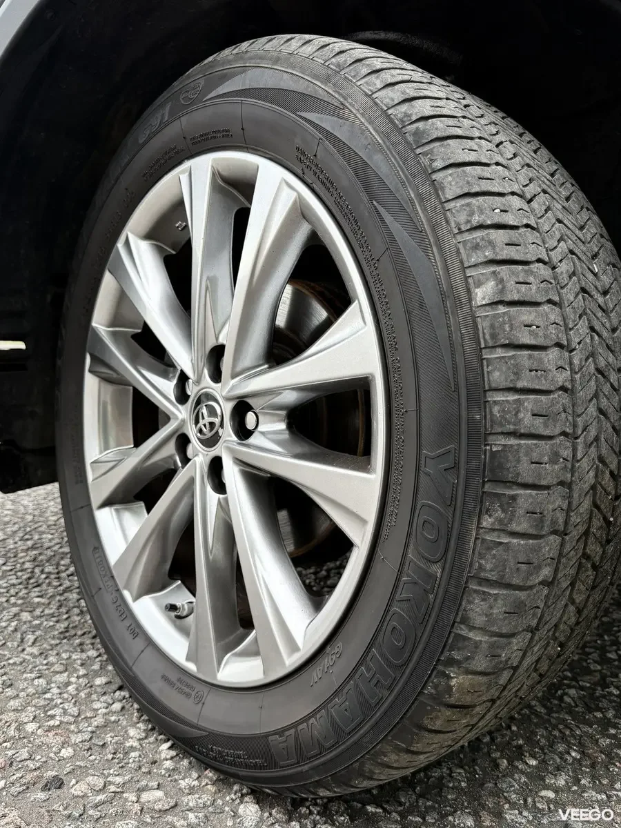 Toyota RAV4 Premium Plus 4x2 Facelift 2 105kW