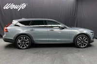 Volvo V90 B4 AWD 197HK Advanced / Drag / H/K 145kW