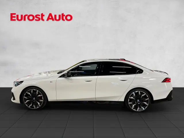 Image of BMW i5 M60 0.0 442kW