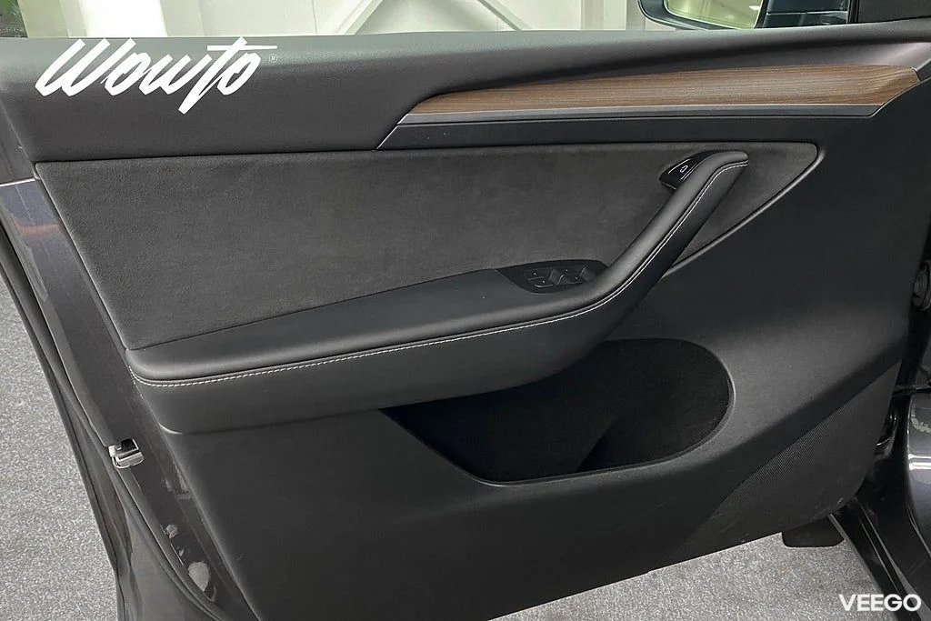 Tesla Model Y Long Range AWD 514HK /UAP 378kW