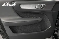 Volvo XC40 T4 AWD 190HK Momentum /Värmare /Moms 140kW thumbnail