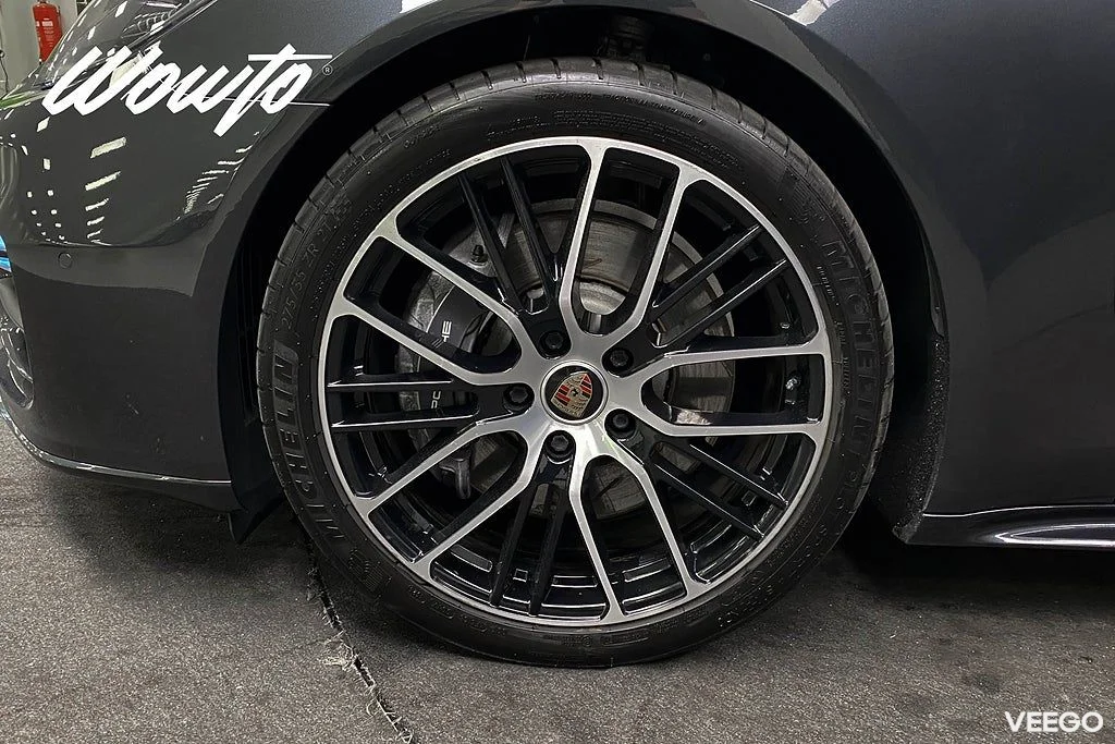 Porsche Panamera 4 E-Hybrid Sport Turismo PDK 462HK Platinum Edt/Se Spec 340kW