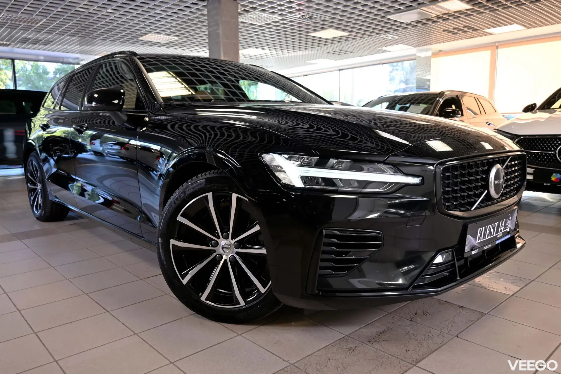 Volvo V60 Plug In Hybrid AWD H&K LUXURY DARK PLUS RECHARGE INTELLI SAFE 2 293kW